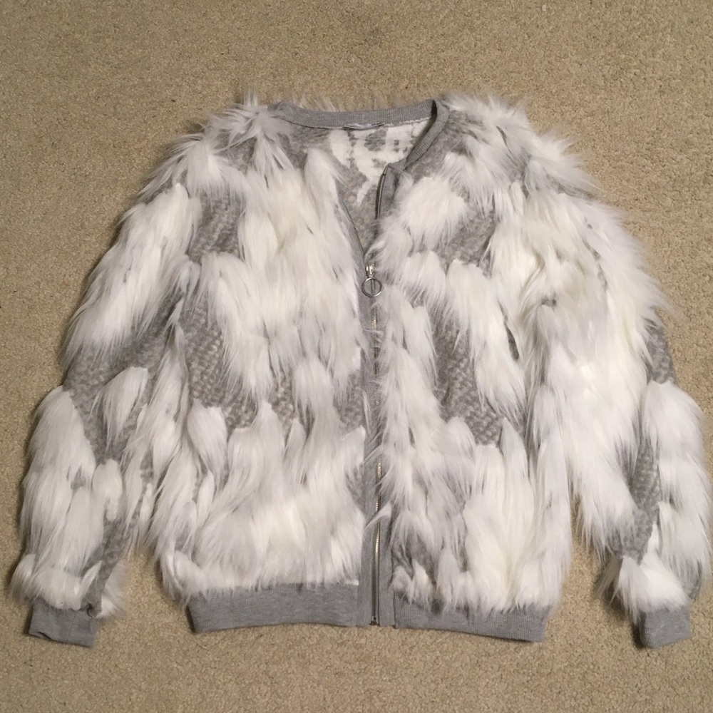 NWOT Zara Faux Fur Design Zip Up Sweater Size Medium
